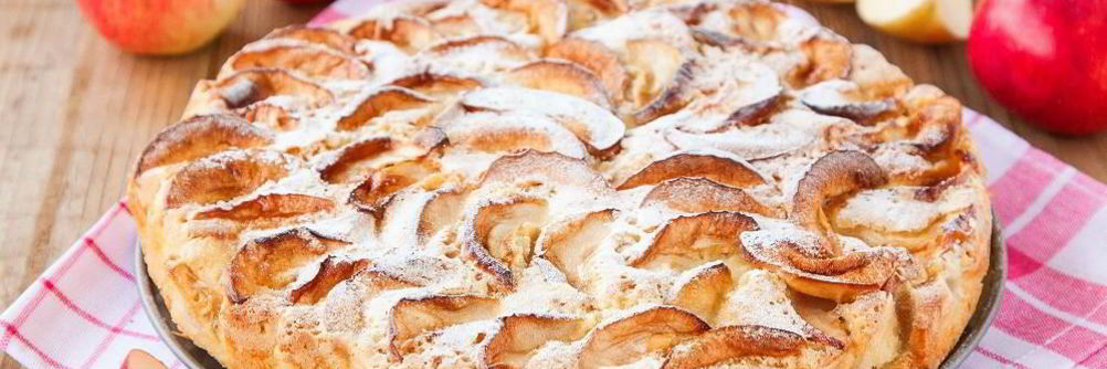 Шарлотка в мультиварке яблочная