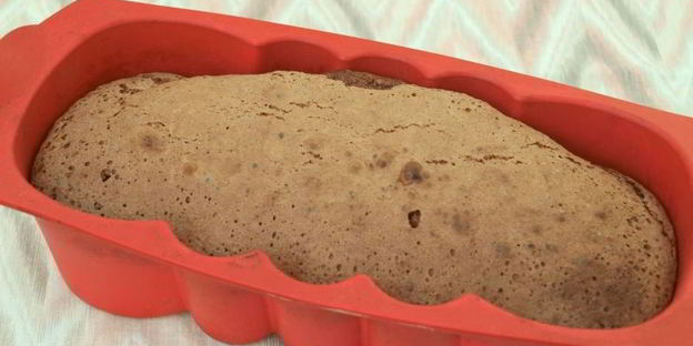 шоколадная шарлотка с ягодами