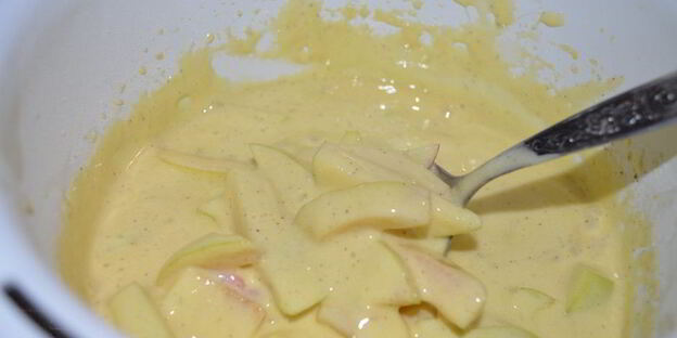 яблочная шарлотка