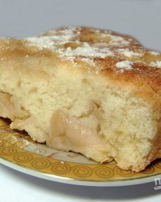 Заливная шарлотка с яблоками