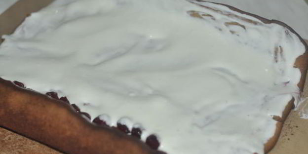 шоколадно-вишневый рулет