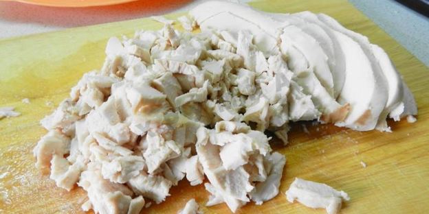 слоеные конвертики с курицей и грибами