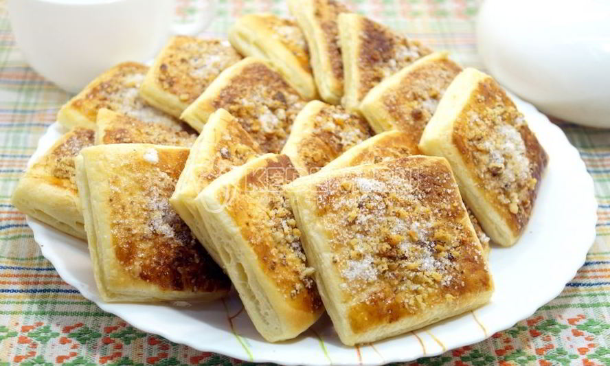 Рецепт слоек из слоеного теста ореховые