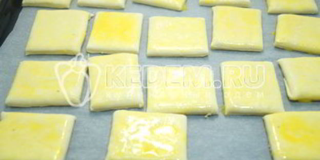 слойки из слоеного теста ореховые