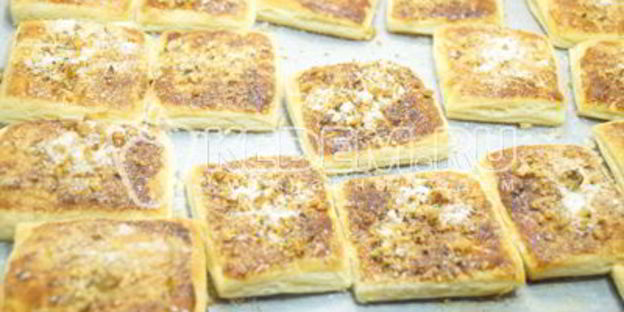 слойки из слоеного теста ореховые