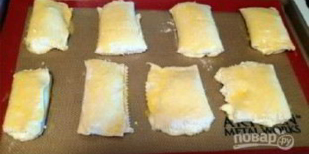 слойки из слоеного теста с творогом