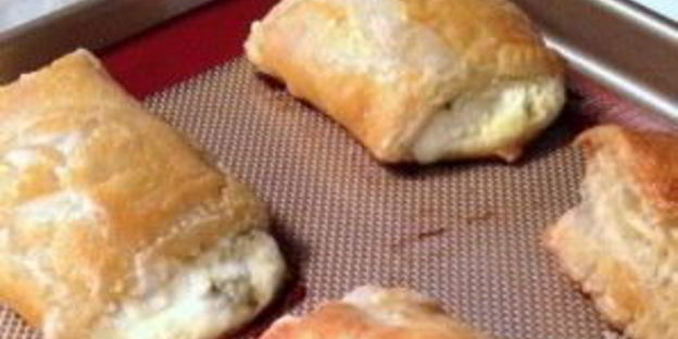 слойки из слоеного теста с творогом