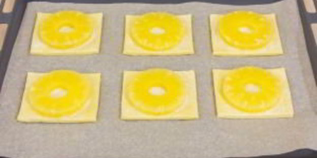 слойки с ананасами