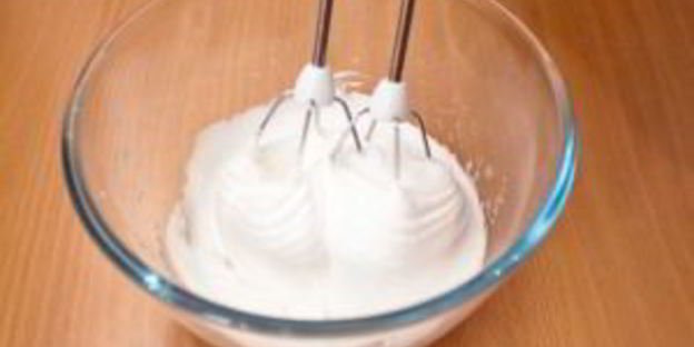 слойки с брусникой