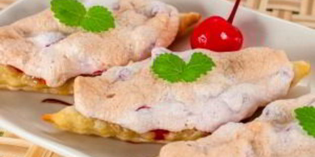 слойки с брусникой