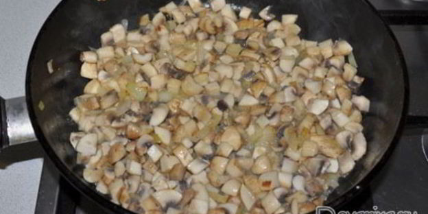 слойки с грибами