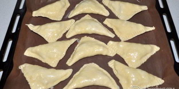 слойки с грибами