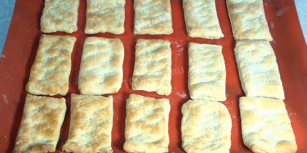 слойки с клубникой и кремом