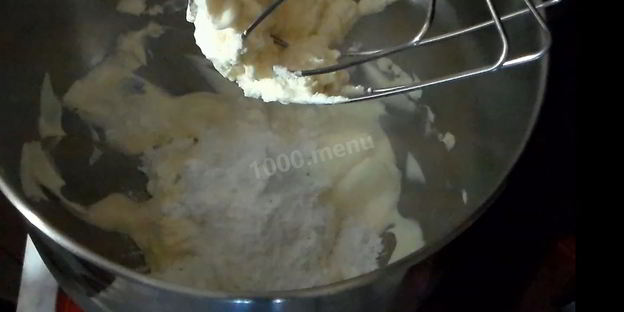 слойки с клубникой и кремом