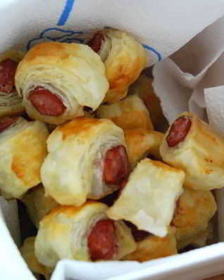 Слойки с колбасой