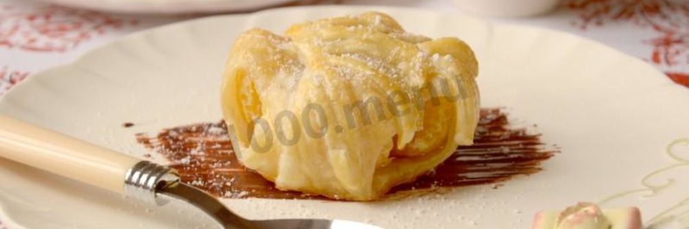 Слойки с мандаринами и шоколадом из слоеного теста