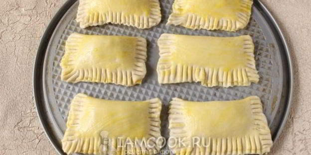 слойки с орехами