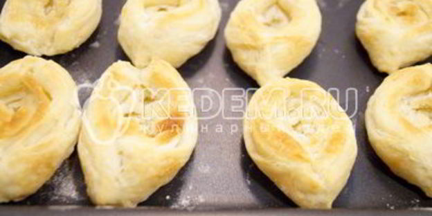 слойки с сырной пастой