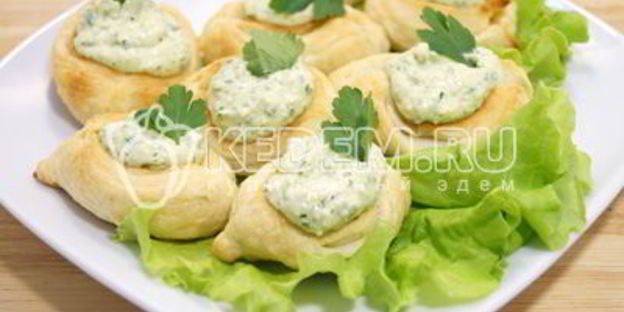 слойки с сырной пастой