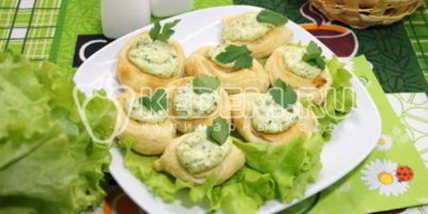 слойки с сырной пастой