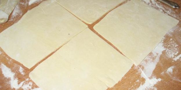 слойки с сыром и копченой курицей