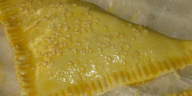 слойки с сыром и копченой курицей