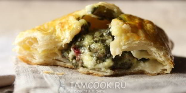 слойки с сыром и свекольными листьями