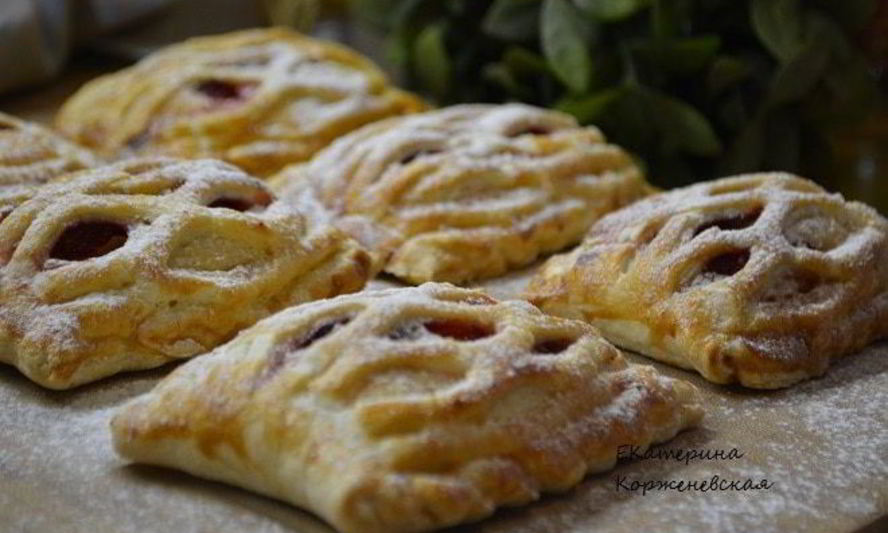 Рецепт слоек с творогом и клубникой