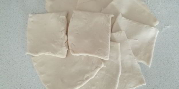 слойки с творогом и сливой