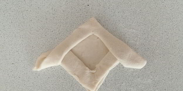 слойки с творогом и сливой