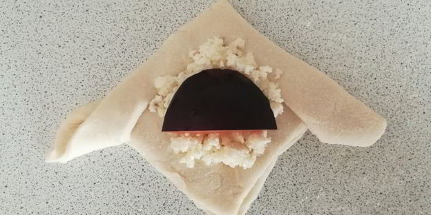 слойки с творогом и сливой