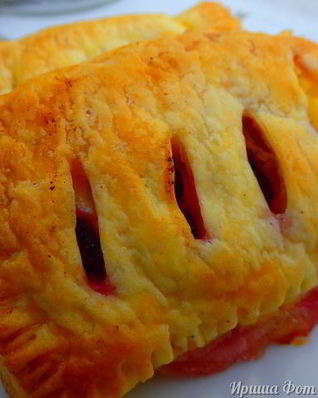 Слойки с творогом и вишней