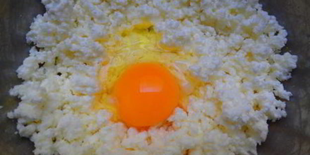 слойки с творогом и вишней