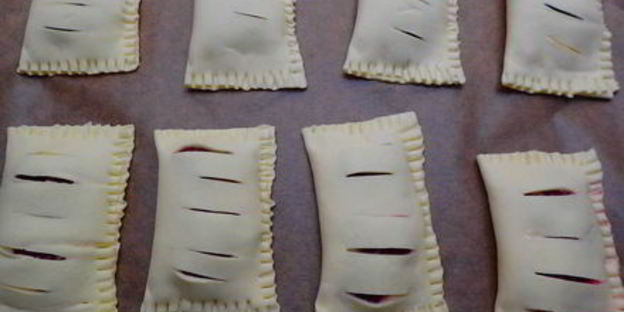 слойки с творогом и вишней