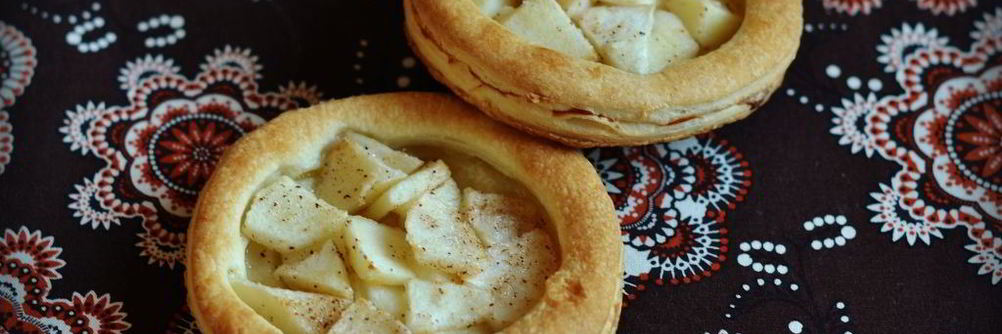 Слойки с яблоками