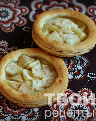 Слойки с яблоками