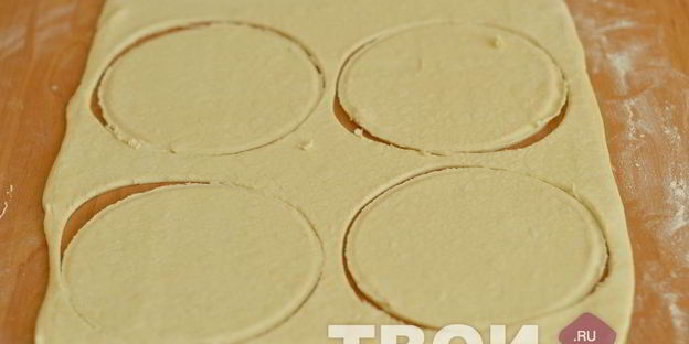 слойки с яблоками