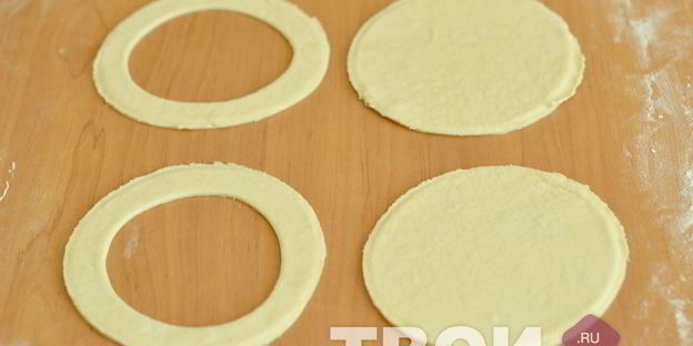 слойки с яблоками