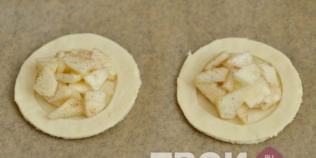 слойки с яблоками