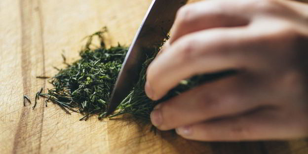 слойки с яйцом и зеленью