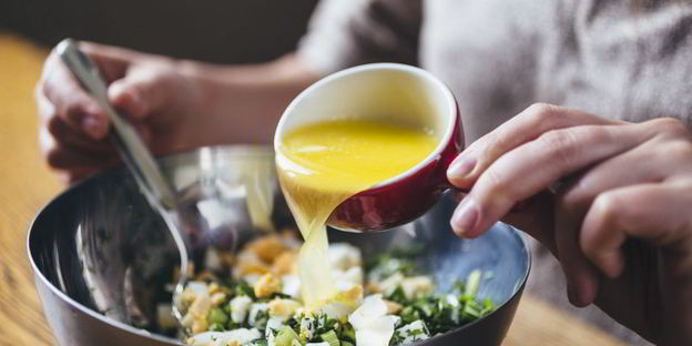 слойки с яйцом и зеленью