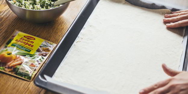 слойки с яйцом и зеленью