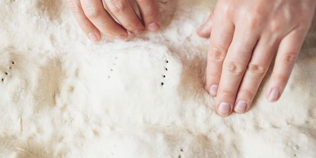 слойки с яйцом и зеленью