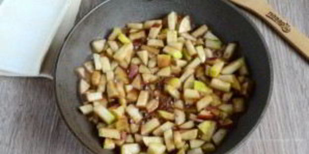 сочные слойки с яблоками