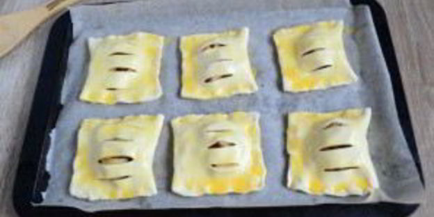 сочные слойки с яблоками