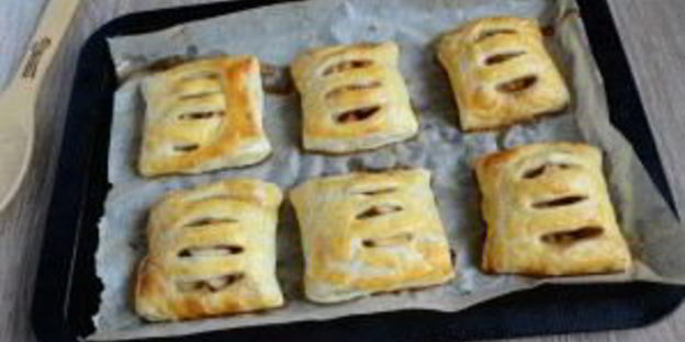 сочные слойки с яблоками