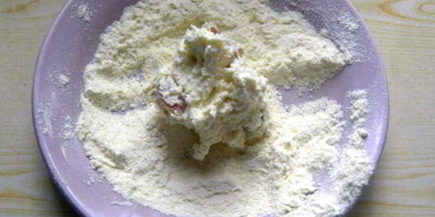 кукурузные сырники с вяленой грушей