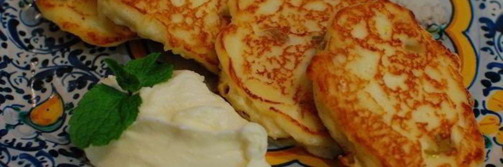 Лимонные сырники с соусом из маскарпоне