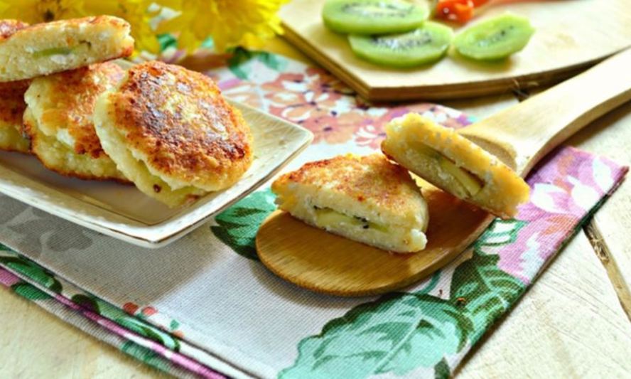 Рецепт оригинальных сырников с киви