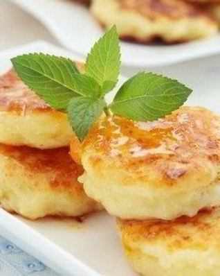 Сырники диетические из творога с изюмом